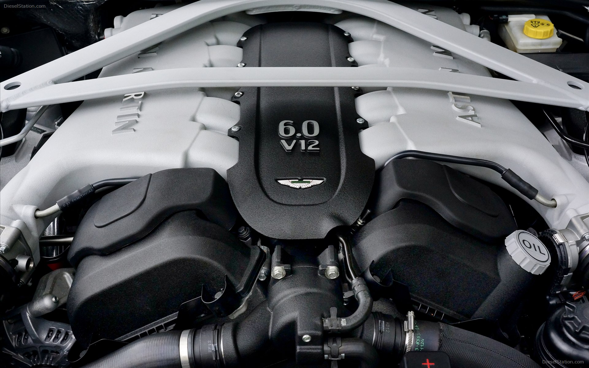 Aston Martin DB9 2013